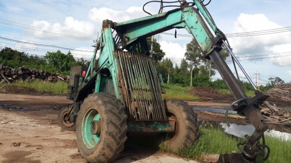 ขายรถคีบ อ้อยคีบไม้ สภาพพร้อมใช้งาน รถทำงานทุกวันครับ