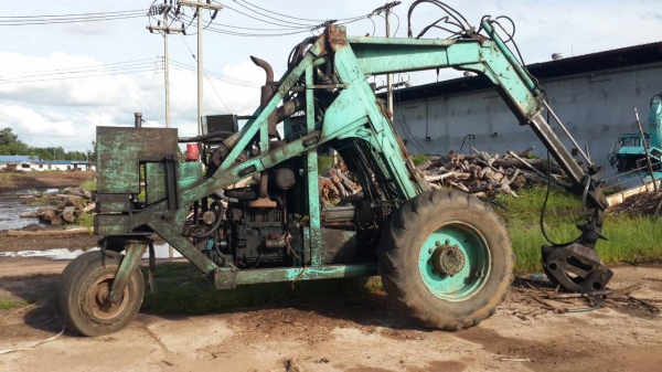 ขายรถคีบ อ้อยคีบไม้ สภาพพร้อมใช้งาน รถทำงานทุกวันครับ