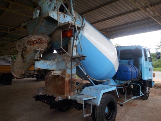 รถโม่ปูนอีซูซุ175แรงโม่2.5คิวพวงมาลัยเพาเวอร์เบรคทิฟฟี่แอร์หนาวรถสวยมากๆเครื่องแรงคัสซีสวยๆ