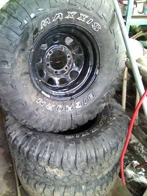 ขายแม็ค off road  หน้ากว้าง 15x8 นิ้ว ออฟ -25  + ยาง maxis  ดอกน้อย  ราคา เส้นละ  3000 บาทมี 4 เส้น