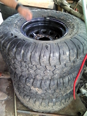 ขายแม็ค off road  หน้ากว้าง 15x8 นิ้ว ออฟ -25  + ยาง maxis  ดอกน้อย  ราคา เส้นละ  3000 บาทมี 4 เส้น