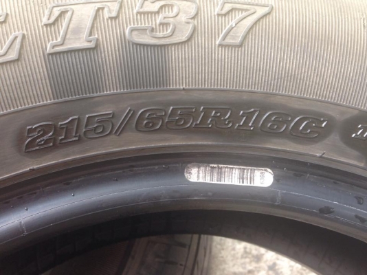 ขายถูกๆๆ ยาง DUNLOP 215/65 R16  ปี 13  ยางสวย ดอกดีใช้ได้อีกนาน