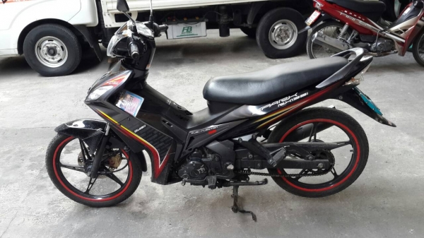 ขายด่วนๆ Yamaha Spark 135 i สตาร์ทมือ,ล้อแม็ก เครื่องดี สภาพดี เล่มพร้อมโอน