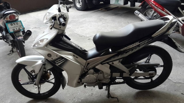 ขาย Yamaha Spark 135 R ปี 49 ครัชมือ,ล้อแม็ก เครื่องดี,มีรอยล้มด้านขวาหน่อย สภาพดี เล่มพร้อมโอน