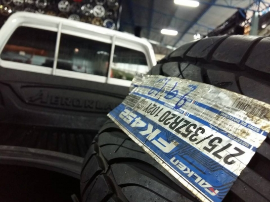 FALKEN FK452 275/35R20 เส้นละ 8,500 บาท