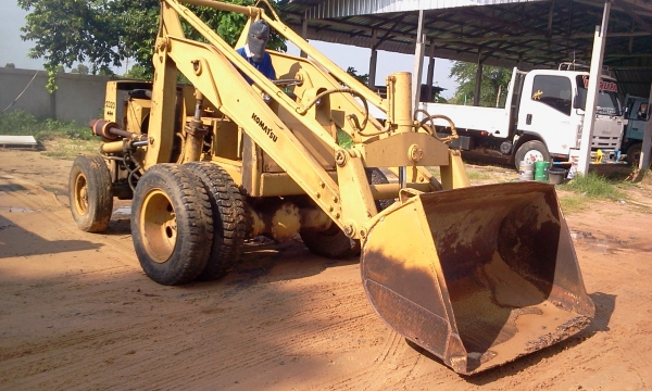 ขายรถตักพร้อมใช้ราคาถูก ใช้งานทุกวัน