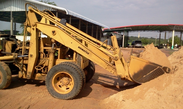 ขายรถตักพร้อมใช้ราคาถูก ใช้งานทุกวัน