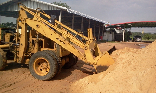 ขายรถตักพร้อมใช้ราคาถูก ใช้งานทุกวัน