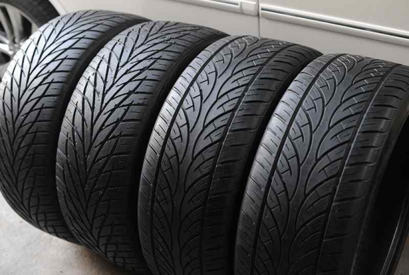 ยาง 265-40-22 4 เส้น ขายถูก