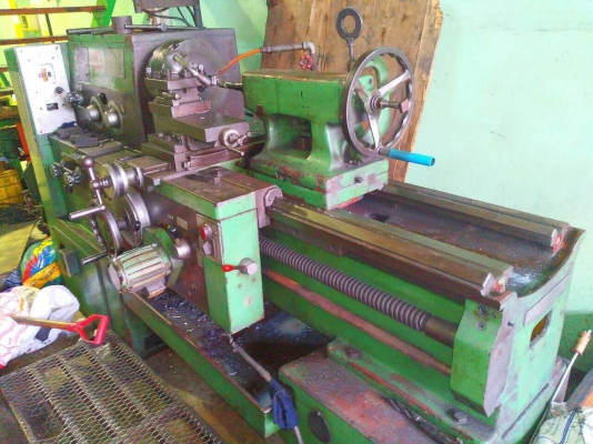 ขายเครื่องกลึง5ฟุตมีริเนี่ยลูกบิดกลึงเกลียวได้ทุกชนิดครับ