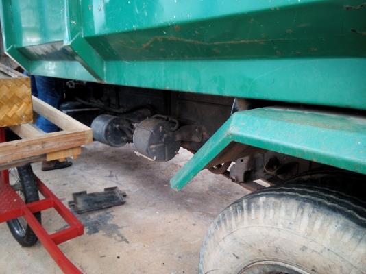 ขายรถบรรทุก 6 ล้อดัมพ์ ISUZU NPR 115 แรงม้ารถห้างแท้ เกียร์สั้น กระบะยาว ราคา 350000