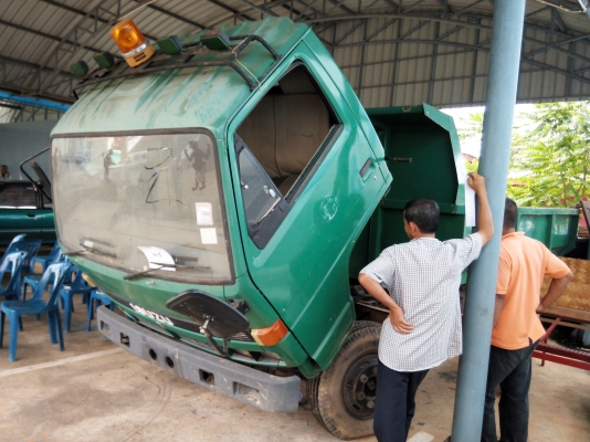 ขายรถบรรทุก 6 ล้อดัมพ์ ISUZU NPR 115 แรงม้ารถห้างแท้ เกียร์สั้น กระบะยาว ราคา 350000