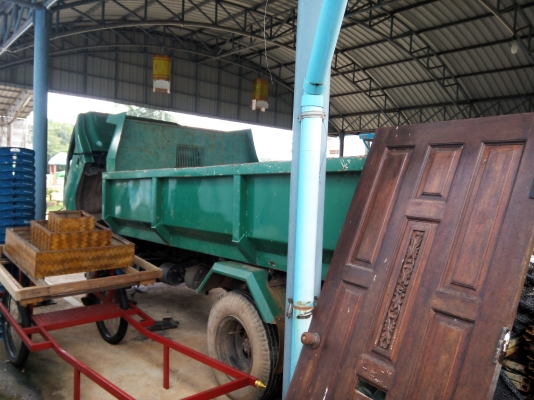 ขายรถบรรทุก 6 ล้อดัมพ์ ISUZU NPR 115 แรงม้ารถห้างแท้ เกียร์สั้น กระบะยาว ราคา 350000