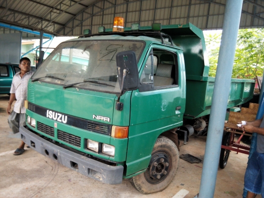 ขายรถบรรทุก 6 ล้อดัมพ์ ISUZU NPR 115 แรงม้ารถห้างแท้ เกียร์สั้น กระบะยาว ราคา 350000