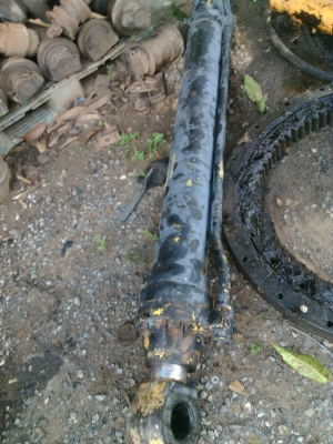 ขายกระบอกไฮโดรลิค 4 ตัวสวยๆของCAT E200 B