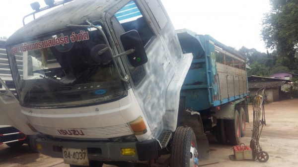 รถสิบล้อดั้ม 2 เพลา isuzu เครื่อง EH700 ช่วงล่าง ซูโม่ 227 เบรกจิฟฟี่ พวงมาลัยเพลาเวอร์ ภาษีไม่ขาด เอกสารครบ