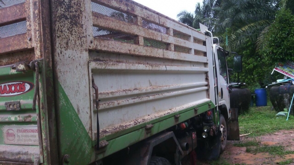 รถอีซุซุ 6 ล้อดั้ม NPR 150 แรงม้า. ปี 52.    สนใจติดต่อ  081 - 6079515