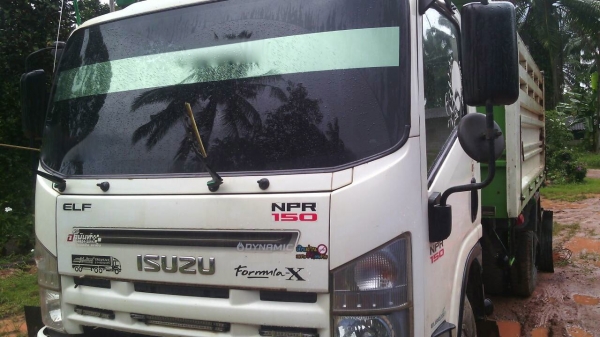 รถอีซุซุ 6 ล้อดั้ม NPR 150 แรงม้า. ปี 52.    สนใจติดต่อ  081 - 6079515
