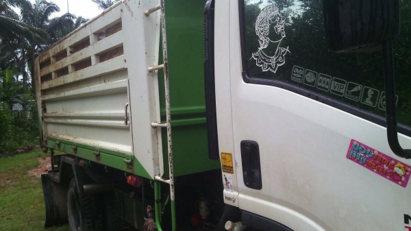 รถอีซุซุ 6 ล้อดั้ม NPR 150 แรงม้า. ปี 52.    สนใจติดต่อ  081 - 6079515