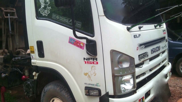 รถอีซุซุ 6 ล้อดั้ม NPR 150 แรงม้า. ปี 52.    สนใจติดต่อ  081 - 6079515