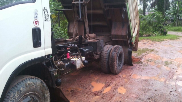 รถอีซุซุ 6 ล้อดั้ม NPR 150 แรงม้า. ปี 52.    สนใจติดต่อ  081 - 6079515