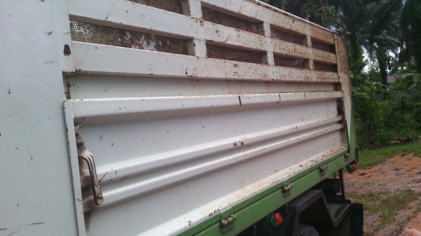 รถอีซุซุ 6 ล้อดั้ม NPR 150 แรงม้า. ปี 52.    สนใจติดต่อ  081 - 6079515