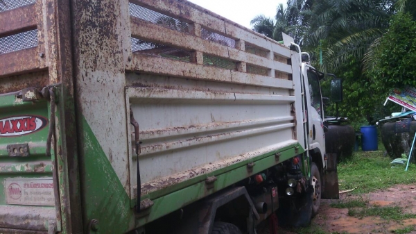 รถอีซุซุ 6 ล้อดั้ม NPR 150 แรงม้า. ปี 52.    สนใจติดต่อ  081 - 6079515