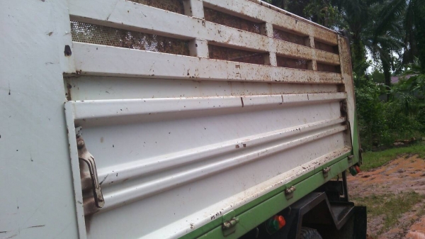 รถอีซุซุ 6 ล้อดั้ม NPR 150 แรงม้า. ปี 52.    สนใจติดต่อ  081 - 6079515