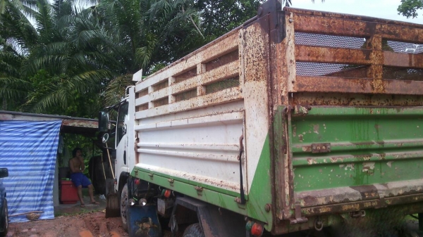 รถอีซุซุ 6 ล้อดั้ม NPR 150 แรงม้า. ปี 52.    สนใจติดต่อ  081 - 6079515