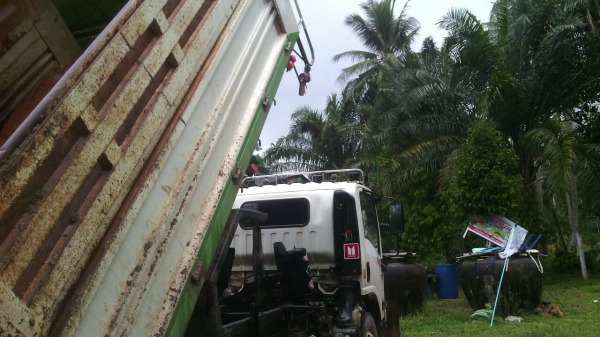 รถอีซุซุ 6 ล้อดั้ม NPR 150 แรงม้า. ปี 52.    สนใจติดต่อ  081 - 6079515