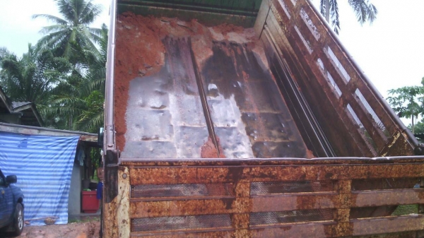 รถอีซุซุ 6 ล้อดั้ม NPR 150 แรงม้า. ปี 52.    สนใจติดต่อ  081 - 6079515