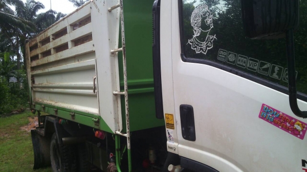 รถอีซุซุ 6 ล้อดั้ม NPR 150 แรงม้า. ปี 52.    สนใจติดต่อ  081 - 6079515