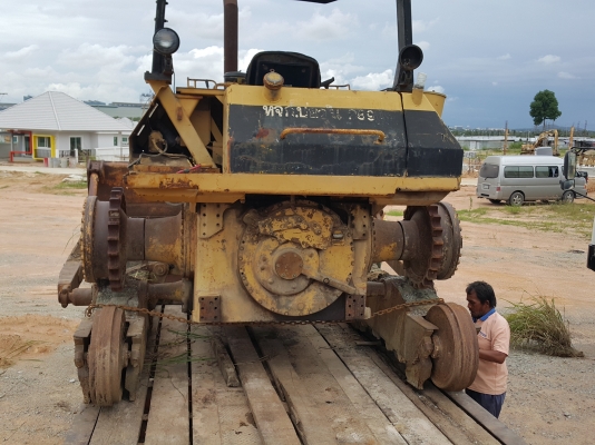 ขายด่่วน ขายอะใหล่CAT D5H ตัดขายอะใหล่นะครับ