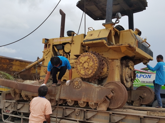 ขายด่่วน ขายอะใหล่CAT D5H ตัดขายอะใหล่นะครับ