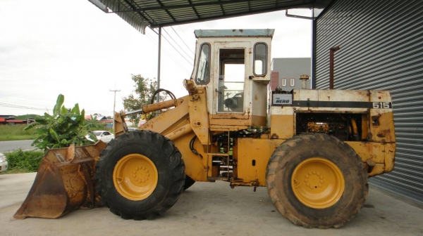 รถตัก KOMATSU  515.  ( 2 เพลา. )   สนใจติดต่อ  081 - 6079515