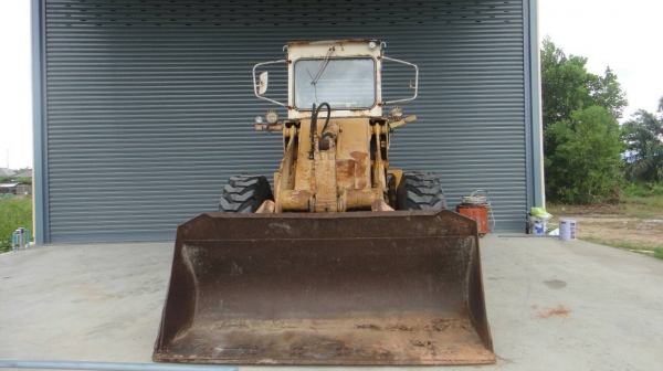 รถตัก KOMATSU  515.  ( 2 เพลา. )   สนใจติดต่อ  081 - 6079515