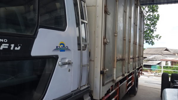 ขายรถ 6 ล้อใหญ่ HINO สิงไฮเทคFF1J สภาพสวยเดิม  เครื่องดี คัชชีสวย ยาว 7.20   รถห้างแท้  พร้อมใช้งานเลยครับ ม