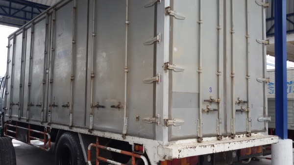 ขายรถ 6 ล้อใหญ่ HINO สิงไฮเทคFF1J สภาพสวยเดิม  เครื่องดี คัชชีสวย ยาว 7.20   รถห้างแท้  พร้อมใช้งานเลยครับ ม