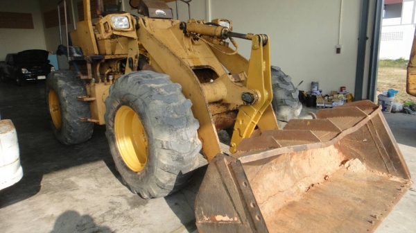 รถตัก KOMATSU  WA100.   สนใจติดต่อ  081 - 6079515