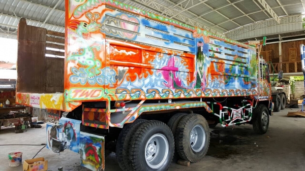 ขาย 10 ล้อดั้ม ไอ้หลง FN527M-TD4551 วางเครื่อง 6D16 เทอร์โบ 220 แรงม้า เกียร์ 10 สปีด มีระบบลำโพงลากพ่วง คัสซีสวยตลอดเส้น ยางเต็ม ทะเบียนพร้อมโอนครับ ขาย 10 ล้อดั้ม ไอ้หลง FN527M-TD4551 วางเครื่อง 6D16 เทอร์โบ 220 แรงม้า เกียร์ 10 สปีด มีระบบลำโพงลากพ่วง คัสซีสวยตลอดเส้น ยางเต็ม ทะเบียนพร้อมโอนครับ