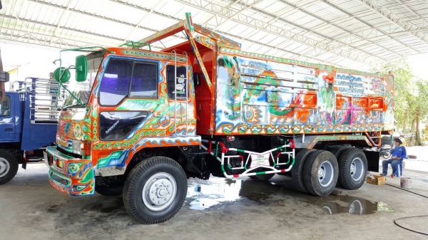 ขาย 10 ล้อดั้ม ไอ้หลง FN527M-TD4551 วางเครื่อง 6D16 เทอร์โบ 220 แรงม้า เกียร์ 10 สปีด มีระบบลำโพงลากพ่วง คัสซีสวยตลอดเส้น ยางเต็ม ทะเบียนพร้อมโอนครับ