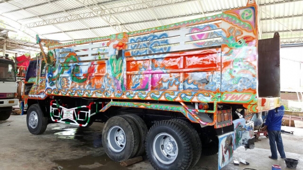 ขาย 10 ล้อดั้ม ไอ้หลง FN527M-TD4551 วางเครื่อง 6D16 เทอร์โบ 220 แรงม้า เกียร์ 10 สปีด มีระบบลำโพงลากพ่วง คัสซีสวยตลอดเส้น ยางเต็ม ทะเบียนพร้อมโอนครับ ขาย 10 ล้อดั้ม ไอ้หลง FN527M-TD4551 วางเครื่อง 6D16 เทอร์โบ 220 แรงม้า เกียร์ 10 สปีด มีระบบลำโพงลากพ่วง คัสซีสวยตลอดเส้น ยางเต็ม ทะเบียนพร้อมโอนครับ