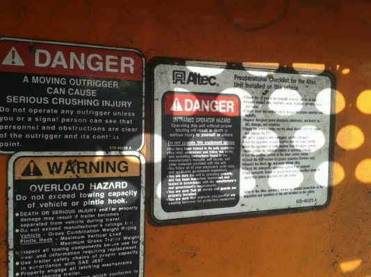 ขายแท่นเครนเจาะเสาไฟฟ้าขนาด8ตัน ยี่ห้อ Altec ขาด หัวเจาะ ระบบยังครบ นำไปติดตั้งบนรถ6ล้อได้เลยครับ