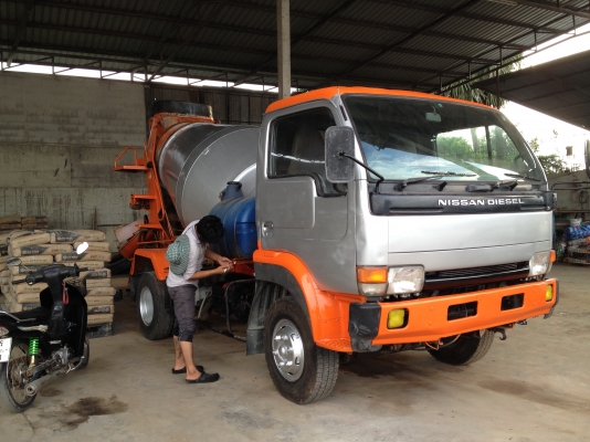 ขายด่วนรถโม่ปูน 2.5 คิวไดกิ้น รถนอกนำเข้าสภาพพร้อมใช้งาน 185แรงม้า แอร์ เบรคจิฟฟี่(ใช้งานในไทยบ้างแล้ว)