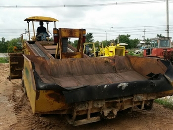วีดีโอ การทำงานรถโรยหิน,ทราย,ยางมะตอย ใช้ร่วมกับรถปูยาง เครื่อง ISUZU เกียร์ออโต้ มาแล้วนะครับ วีดีโอ การทำงานรถโรยหิน,ทราย,ยางมะตอย ใช้ร่วมกับรถปูยาง เครื่อง ISUZU เกียร์ออโต้ มาแล้วนะครับ
