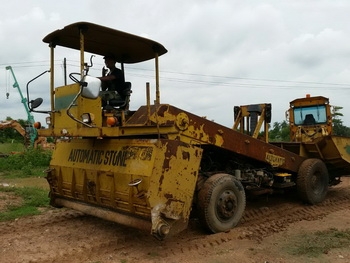 วีดีโอ การทำงานรถโรยหิน,ทราย,ยางมะตอย ใช้ร่วมกับรถปูยาง เครื่อง ISUZU เกียร์ออโต้ มาแล้วนะครับ วีดีโอ การทำงานรถโรยหิน,ทราย,ยางมะตอย ใช้ร่วมกับรถปูยาง เครื่อง ISUZU เกียร์ออโต้ มาแล้วนะครับ