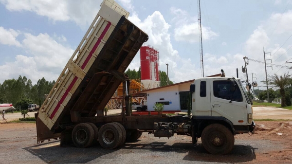 ขาย 10 ล้อดั้ม ไอ้หลง MMTFN627PNC ปี 52 เครื่องเดิม 260 แรงม้า เกียร์เดิม คัสซีสวย หัวเก๋งต้องเก็บหน่อย ทะเบียนพร้อมโอนครับ