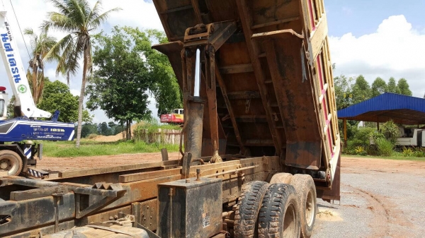 ขาย 10 ล้อดั้ม ไอ้หลง MMTFN627PNC ปี 52 เครื่องเดิม 260 แรงม้า เกียร์เดิม คัสซีสวย หัวเก๋งต้องเก็บหน่อย ทะเบียนพร้อมโอนครับ