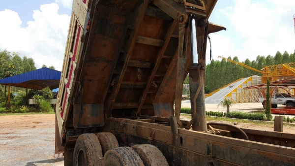 ขาย 10 ล้อดั้ม ไอ้หลง MMTFN627PNC ปี 52 เครื่องเดิม 260 แรงม้า เกียร์เดิม คัสซีสวย หัวเก๋งต้องเก็บหน่อย ทะเบียนพร้อมโอนครับ