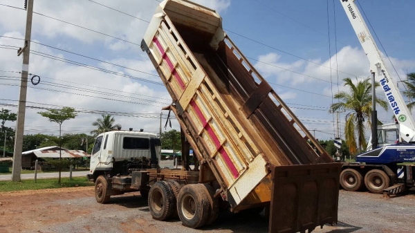 ขาย 10 ล้อดั้ม ไอ้หลง MMTFN627PNC ปี 52 เครื่องเดิม 260 แรงม้า เกียร์เดิม คัสซีสวย หัวเก๋งต้องเก็บหน่อย ทะเบียนพร้อมโอนครับ